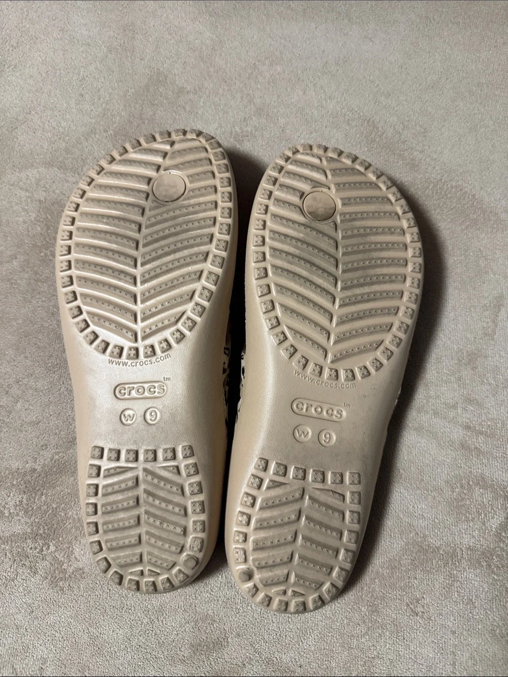 CROCS Women's Tan Flip Flop Sandals with Leopard-Print Straps